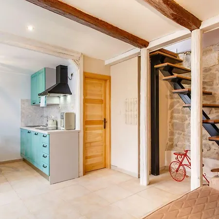 Apartment House 